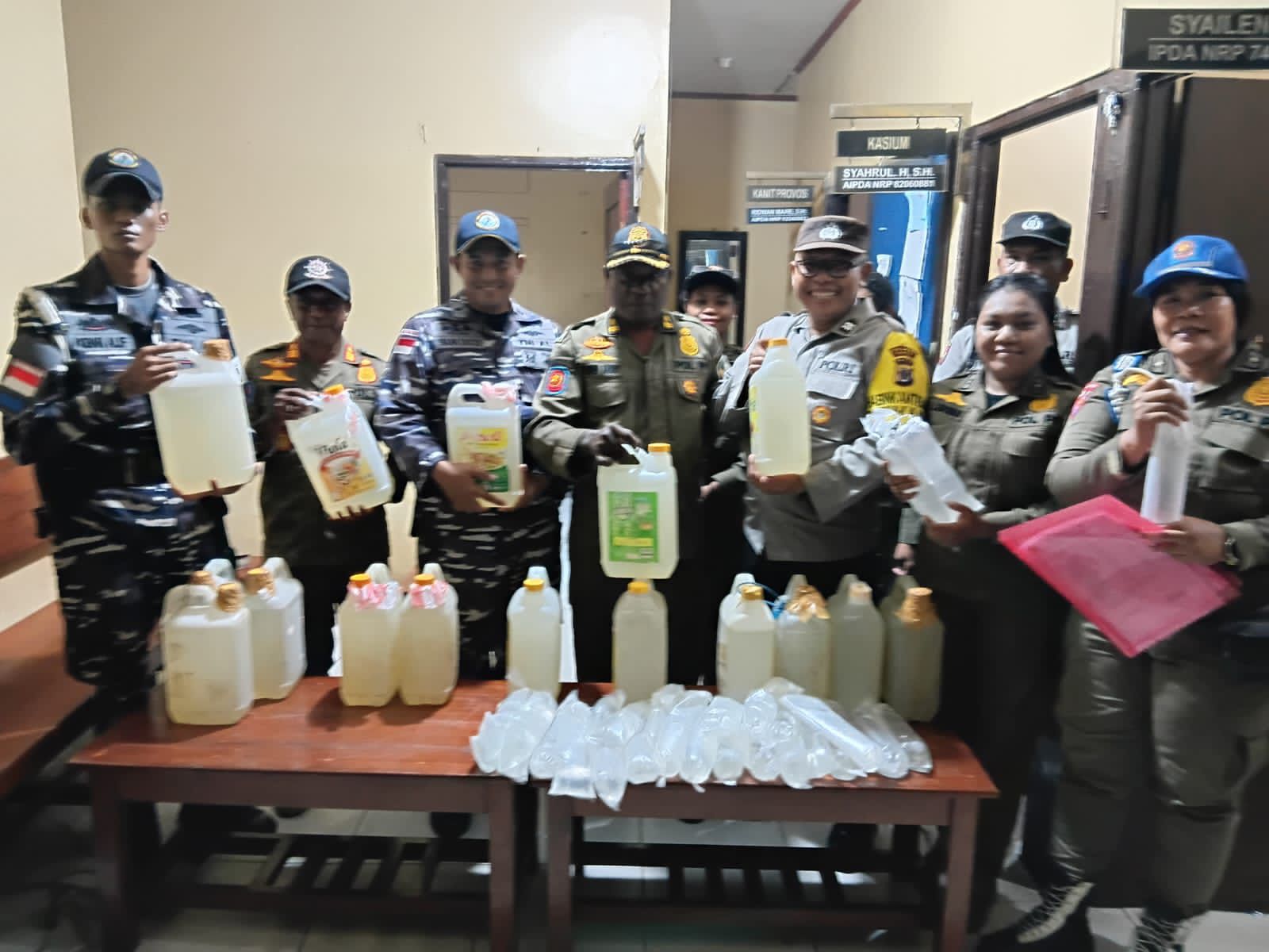 Penyelundupan 99 Liter Miras di Pelabuhan Pomako Digagalkan, Pelaku Melarikan Diri