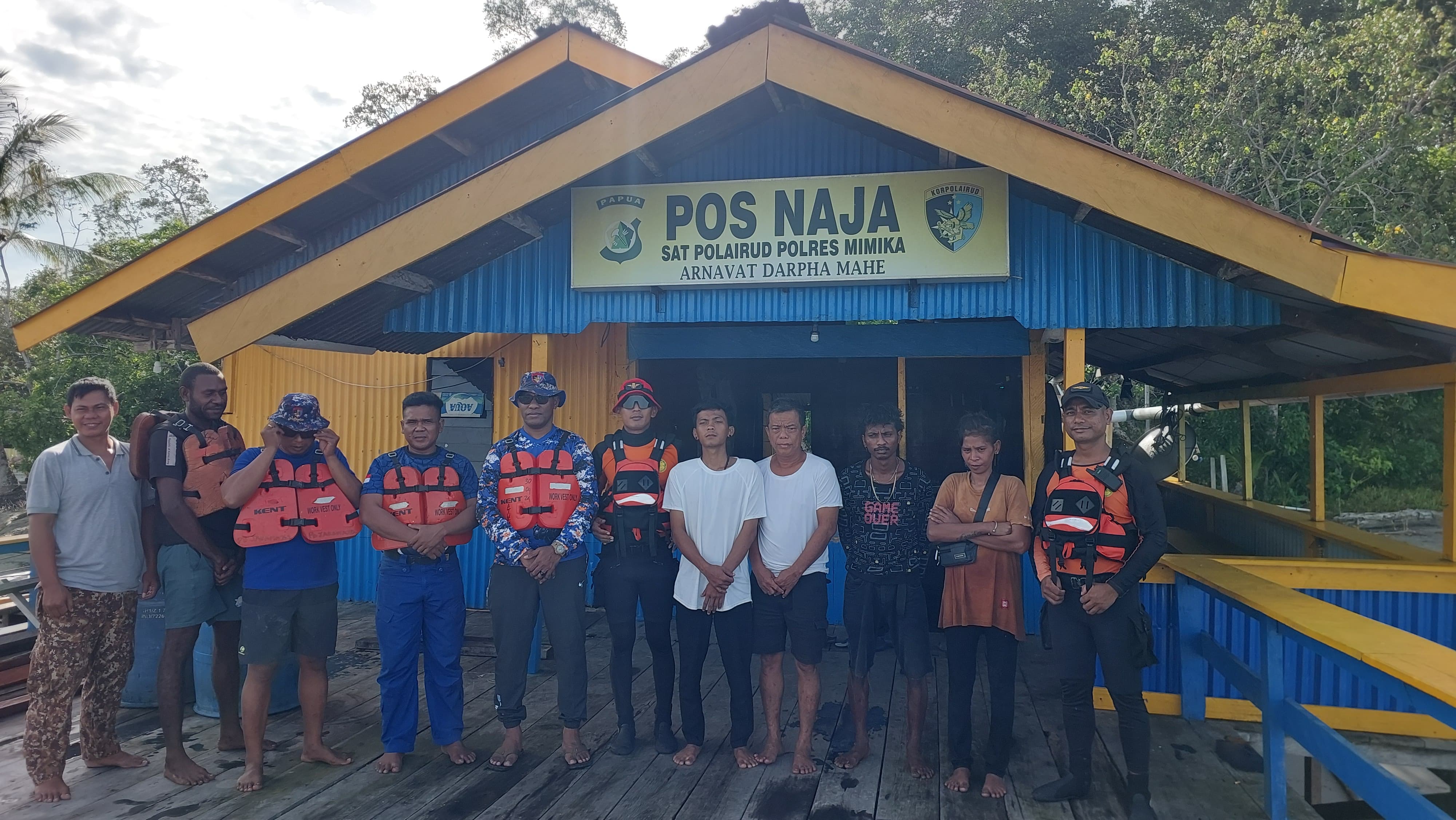 Sebuah Kapal Tenggelam Diterjang Ombak di Poumako TimikaC Semua Penumpang Selamat