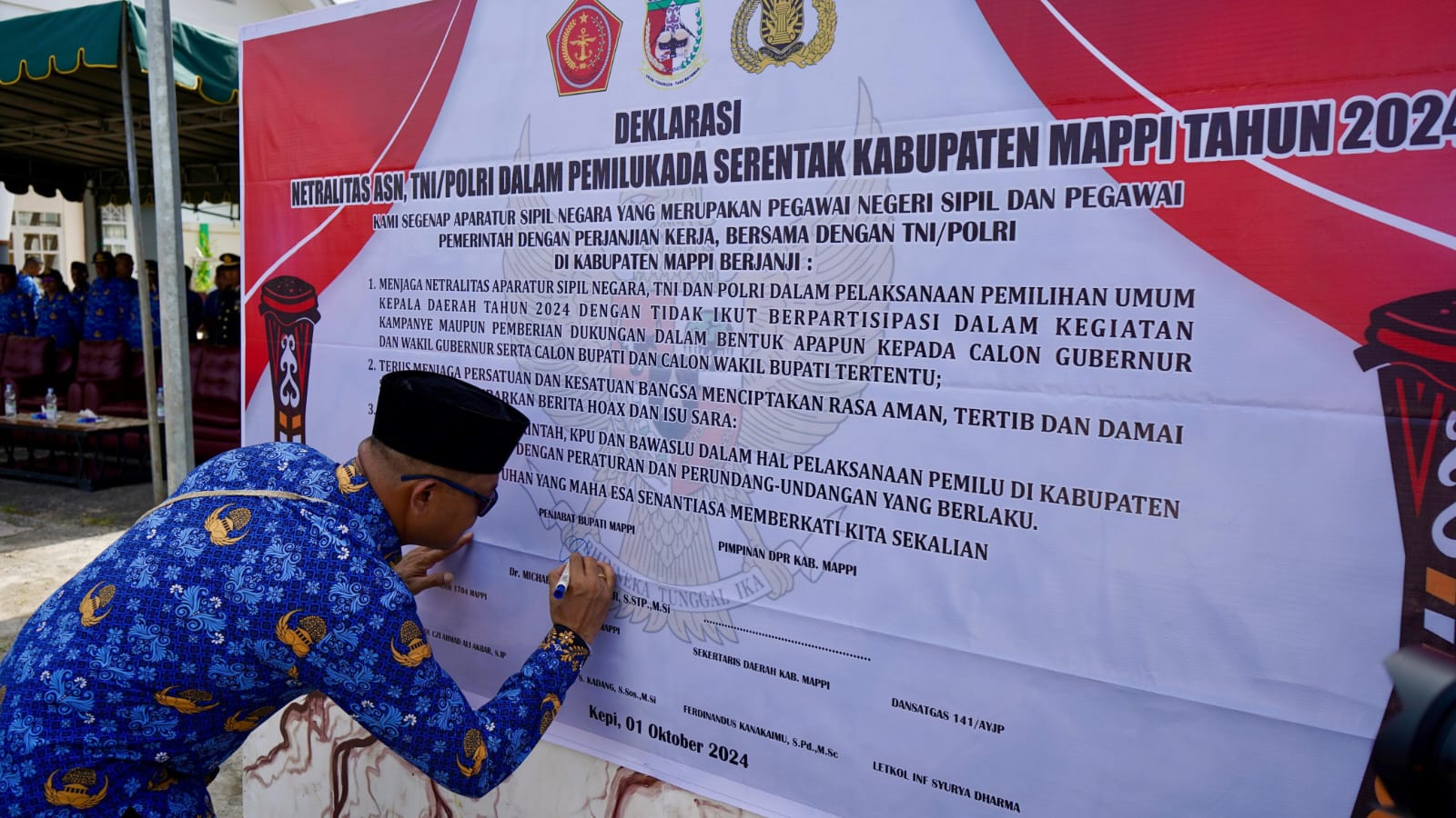 Pj. Bupati Mappi Pimpin Pengucapan dan Penandatangan Naskah Deklarasi Netralitas ASN, TNI/POLRI, Dalam Rangka Pilkada Serentak Tahun 2024