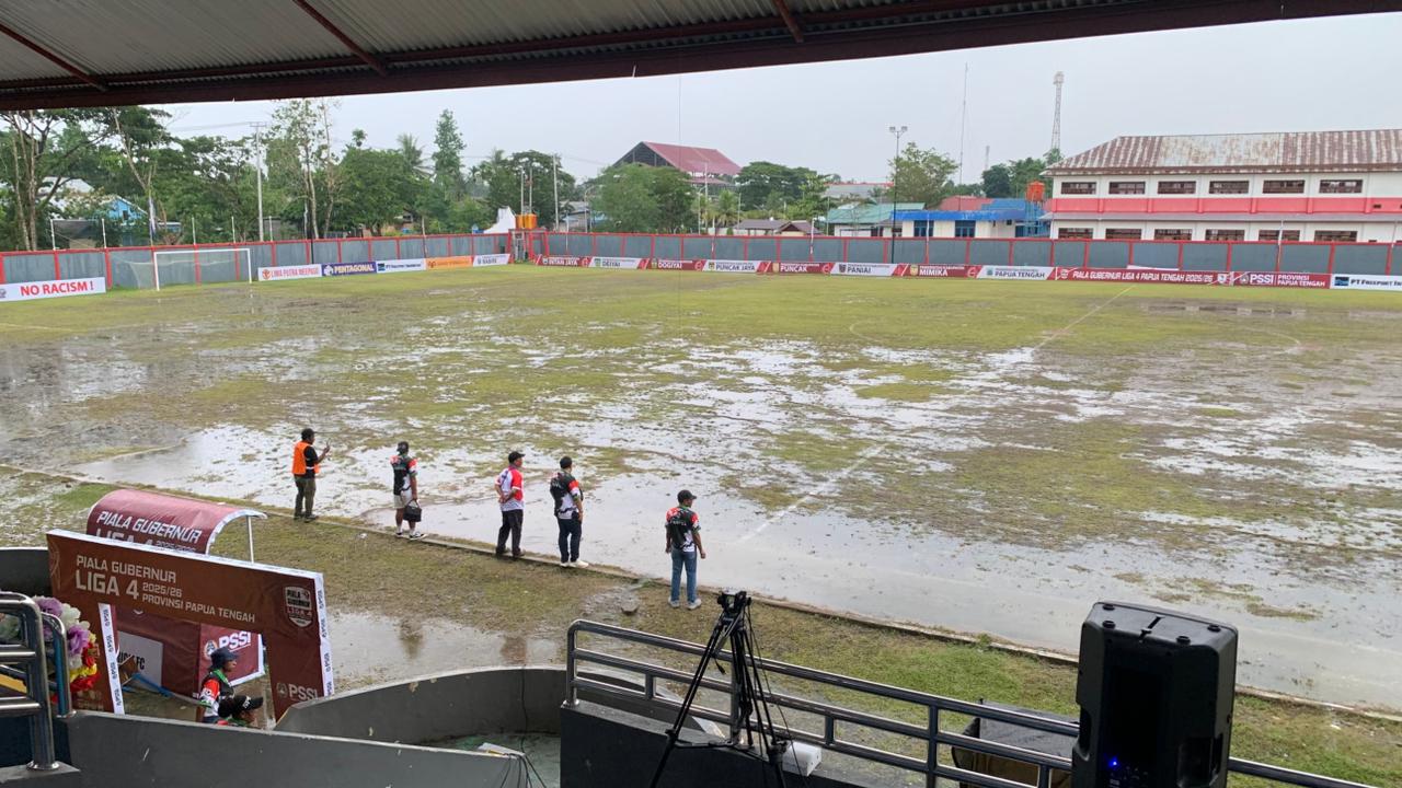 Hujan Lebat Buat Lapangan Tergenang, Laga Persemi VS Persido Ditunda Sampai Besok