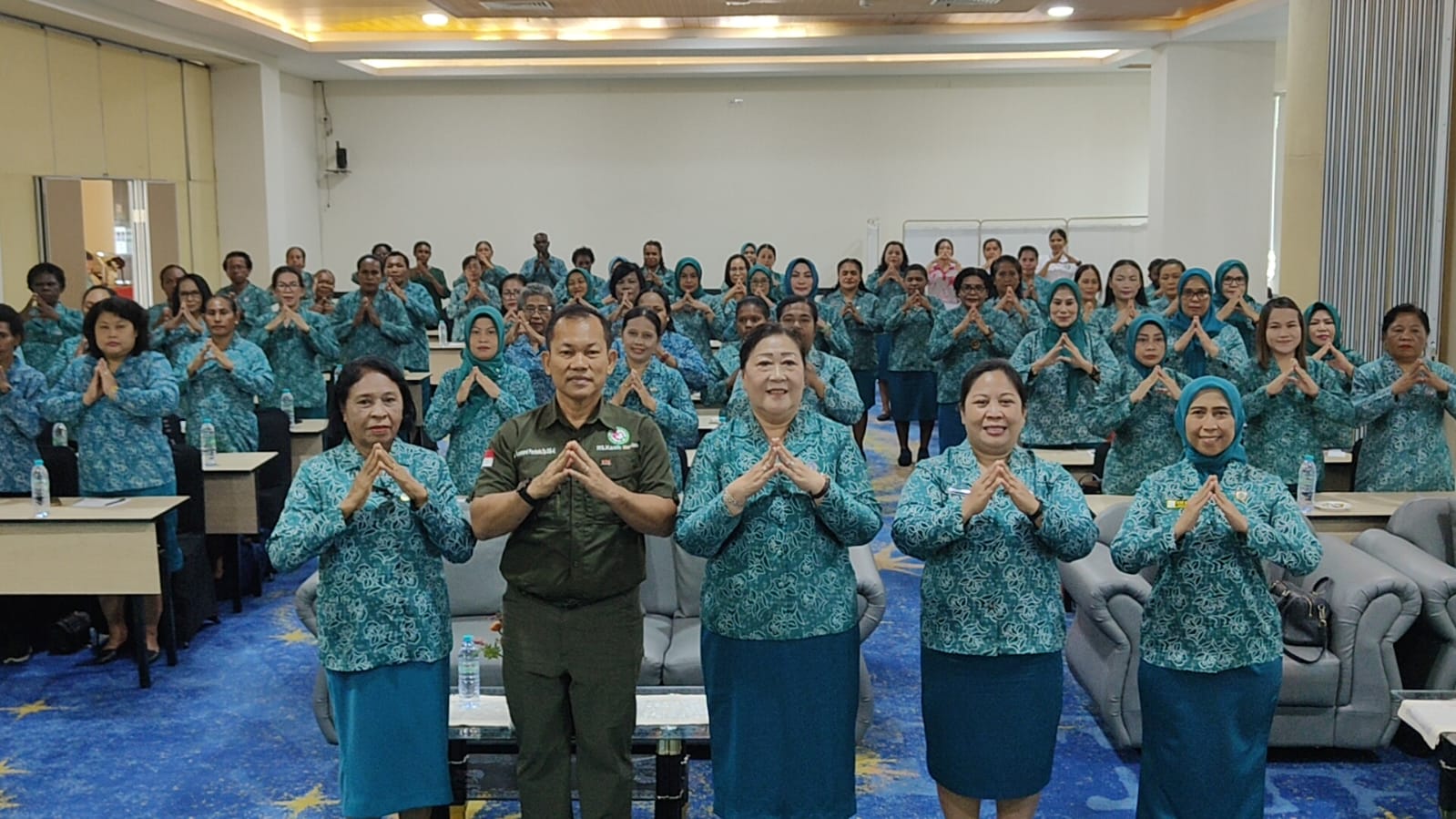 Kado Spesial Jelang Hari Ibu TP PKK Sosialisasi Kesehatan Reproduksi