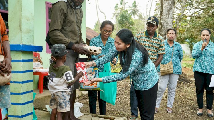 Pj. Ketua TP -PKK Mappi Turun Langsung Ke Distrik Minyamur Dalam Upaya Penurunan Stunting