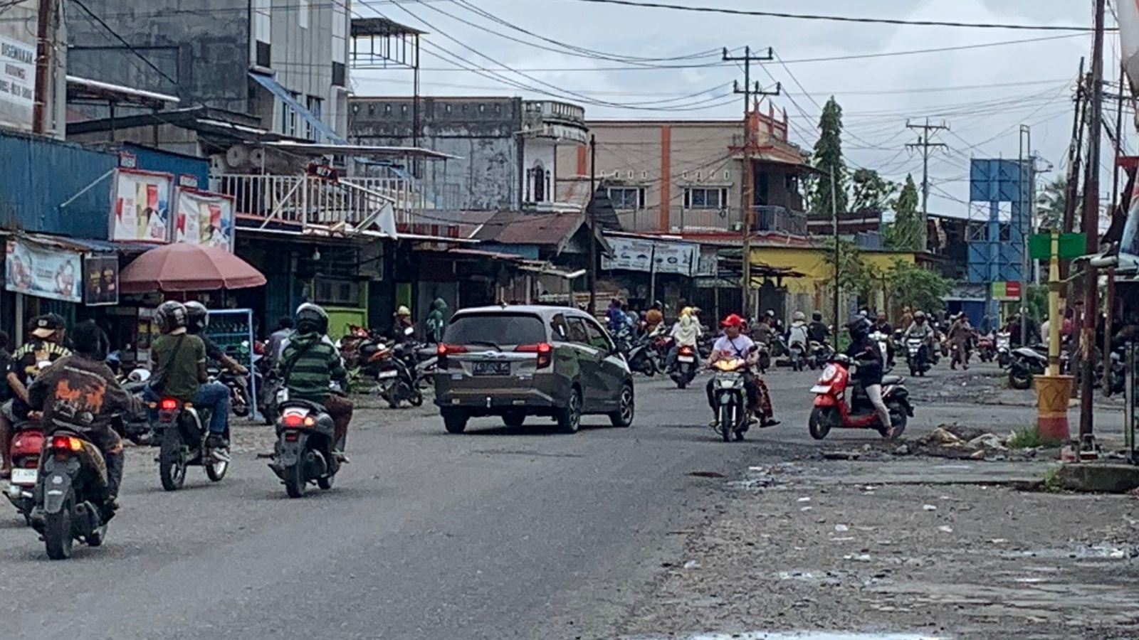 Pendulang Kembali Padati Poros Jalan Ahmad Yani-Leo Mamiri