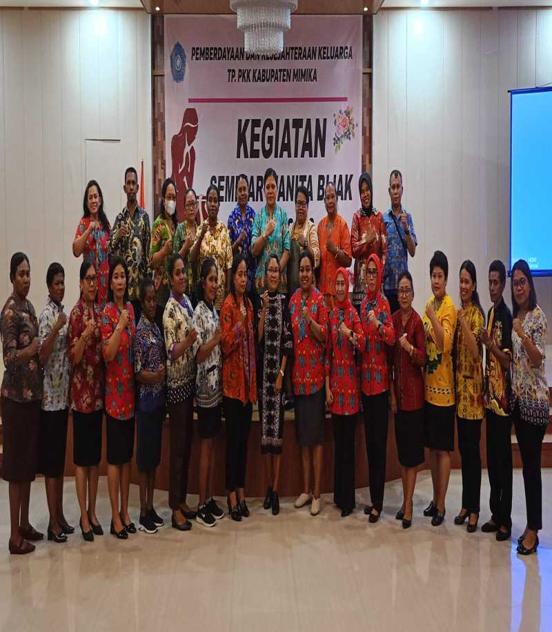 TP PKK MIMIKA GELAR SEMINAR WANITA BIJAK